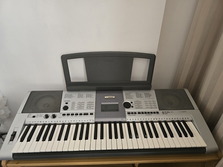 Manama, Musical Instruments, BHD 90,  Keyboard For Sale  - Yamaha PSR-I 425