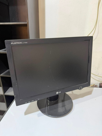 Dammam, Appliances, SAR 10,  OFFICE TABLE Chairs Meeting Table Items FOR SALE
