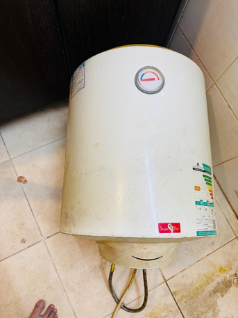 Al Malaz, Household Items, SAR 1050,  Washing Machine/Super King Bed/Water Heater/Sofa Set For Sale
