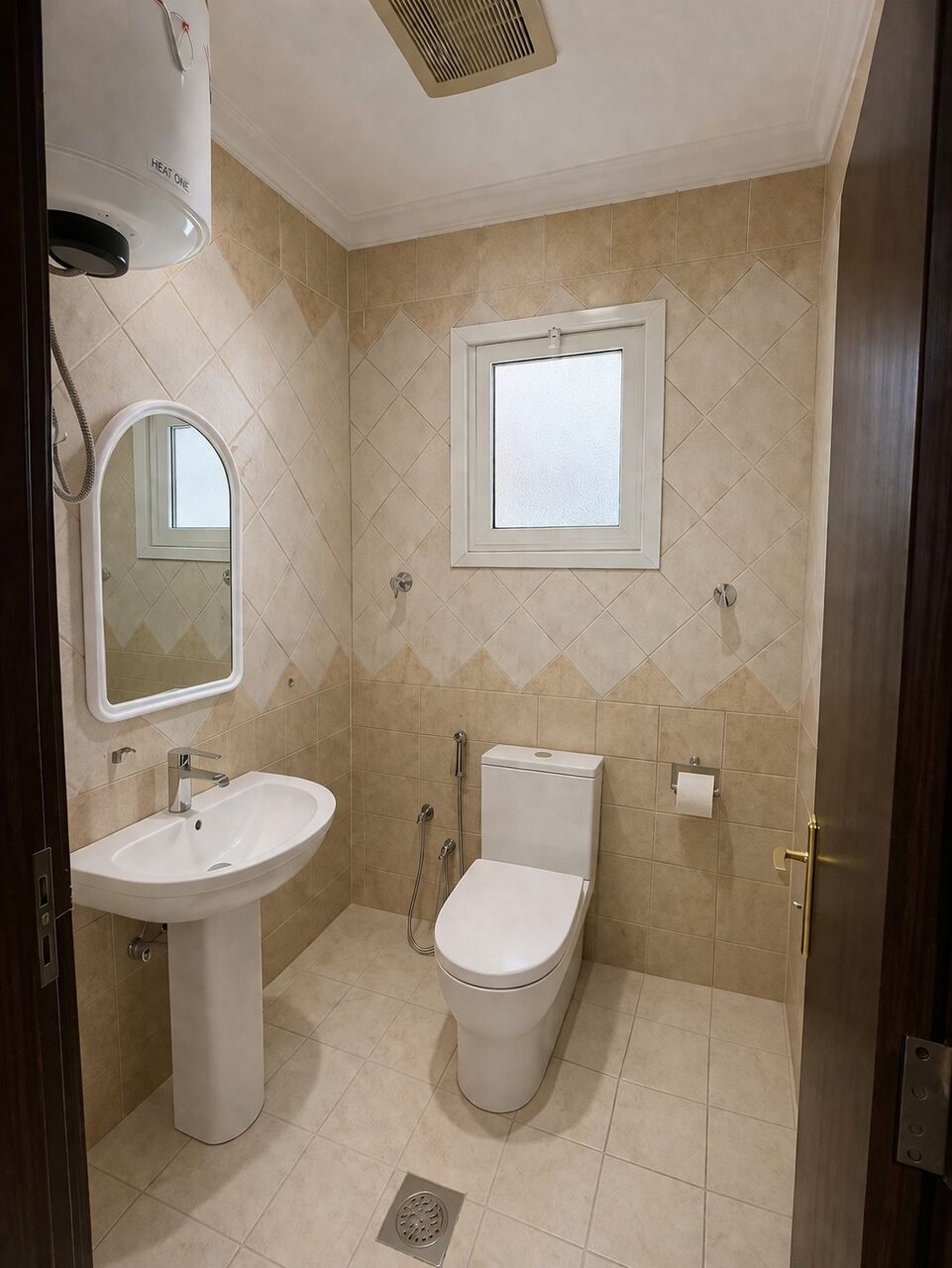 Riyadh, Sublets, SAR 1700/month,  1 BR,  Fully Furnished Bachelor Room For Men And Female, Opposite Lulu Murabba