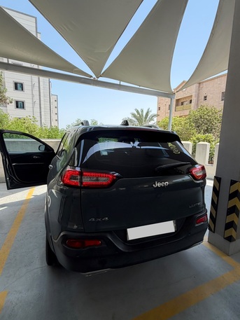 Manama, Vehicles, Cars & Trucks , BHD 4000,  Jeep Cherokee,  2015,  Automatic,  94000 KM,  FOR SALE |   Limited
