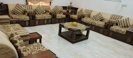 Yanbu, Furniture, SAR 1000,  غرفة ضيوف ملكية Selling A Premium, High-quality Royal Guest Room Sofa Set (Arabic Majlis S