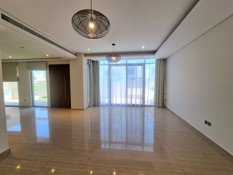 Amwaj Islands, Villas, BHD 1100,  200 Sq. Meter,  Spacious 4 Bedrooms + Maid Room Semi-Furnished Villa With Compound Facilities Amwaj Island