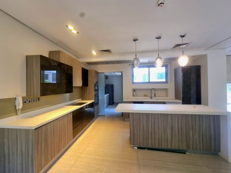 Amwaj Islands, Villas, BHD 1100,  200 Sq. Meter,  Spacious 4 Bedrooms + Maid Room Semi-Furnished Villa With Compound Facilities Amwaj Island