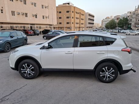 Riyadh, Vehicles, Cars & Trucks , SAR 65000,  Toyota RAV4,  2017,  Automatic,  92361 KM,    (4WD) &ndash; SINGLE OWNER &ndash; LOW MILEAGE &ndash; TOYOTA AGENCY MAINTAINED