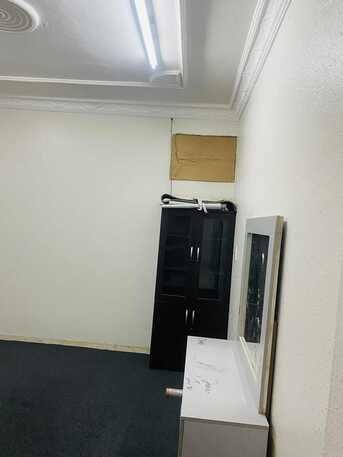 Al Thuqbah, Villas, SAR 1000,  Furnished,  One Room Vacant In 2 Bedrooms Apartment With Personal Bath