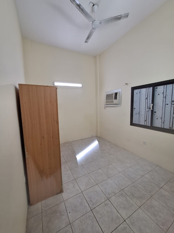 Manama, Apartments, Flats, Houses & Villas, BHD 120/month,  1 BR,  120 BHD(negoshible )Inc EWA Room For Rent In 3BHK