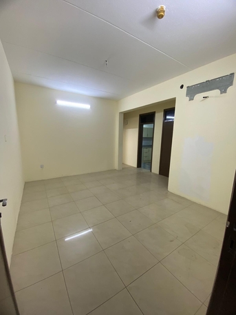 Hoora, Apartments, Flats, Houses & Villas, BHD 220/year,  2 BR,  Apartment For Rent In Hoora Semi Furnished With Electricity 2bhk