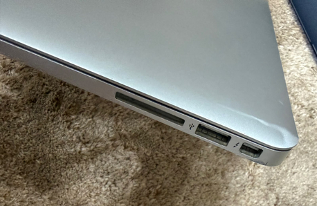 Dammam, Computers, SAR 999,  Macbook Air 13.3 Inch 2014 Model
