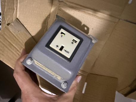 Riyadh, Electrical & Plumbing, SAR 250,  1500W 3 Pins British Plug In/out 220v/110v Transformer Heavy Duty