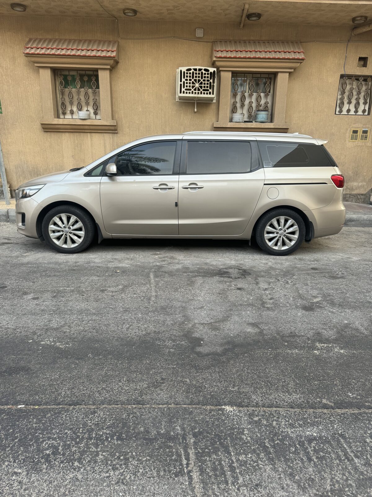 Jubail, Vehicles, Cars & Trucks , SAR 37500,  Kia Carnival,  2016,  Automatic,  249 KM,  Luxurious Family Car