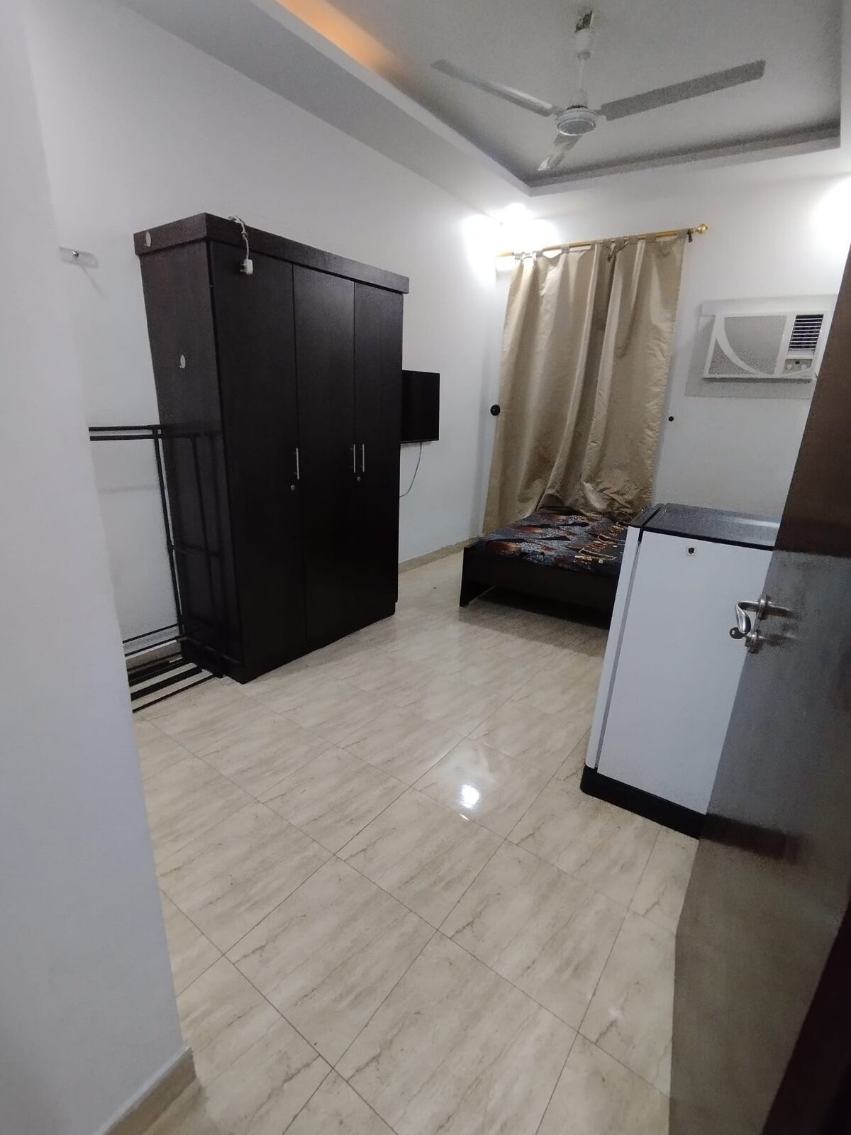 Manama, Apartments, Flats, Houses & Villas, BHD 150/year,  1 BR,  Studio For Rent In Qudaibya Furnished With Electricity