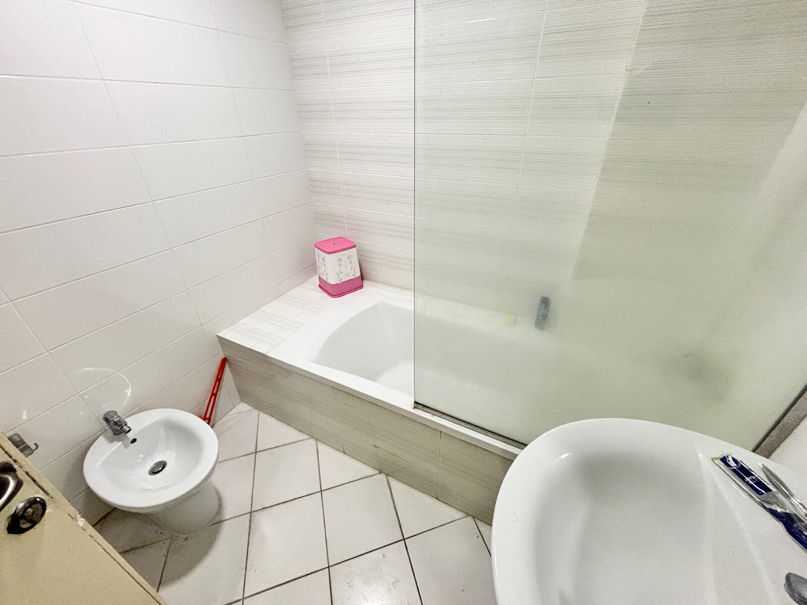 Busaiteen, Apartments, Flats, Houses & Villas, BHD 250/month,  1 BR,  Fully Furnished 1BR Apartment | Inclusive Rent | Pool & Gym | Near King Hamad University H