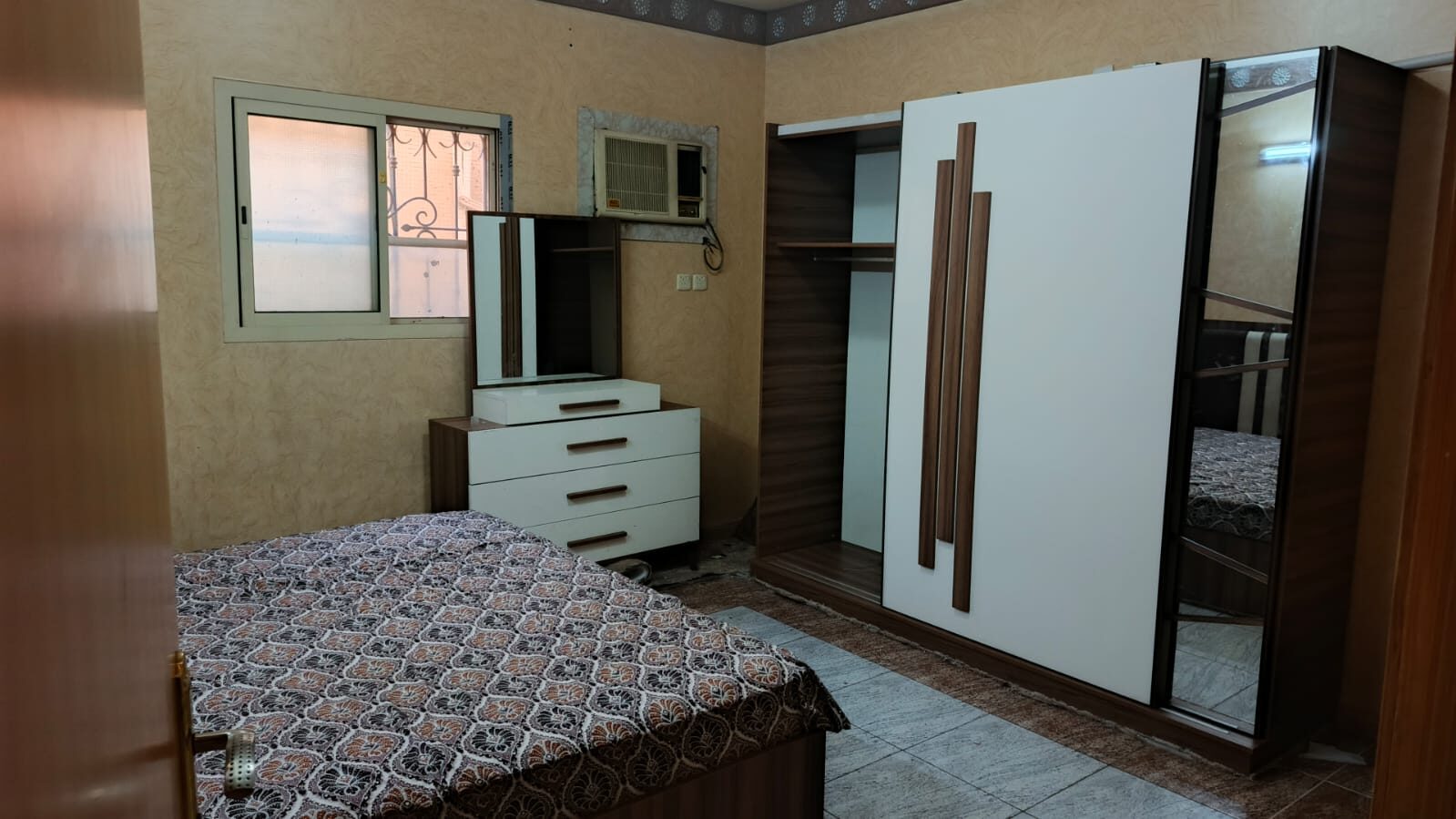 Al Iskan, Housing Exchanges, SAR 11/year,  1 BR,  Furnished, I Am Offering Executive Becholor Room For Rent 6 Month 5500