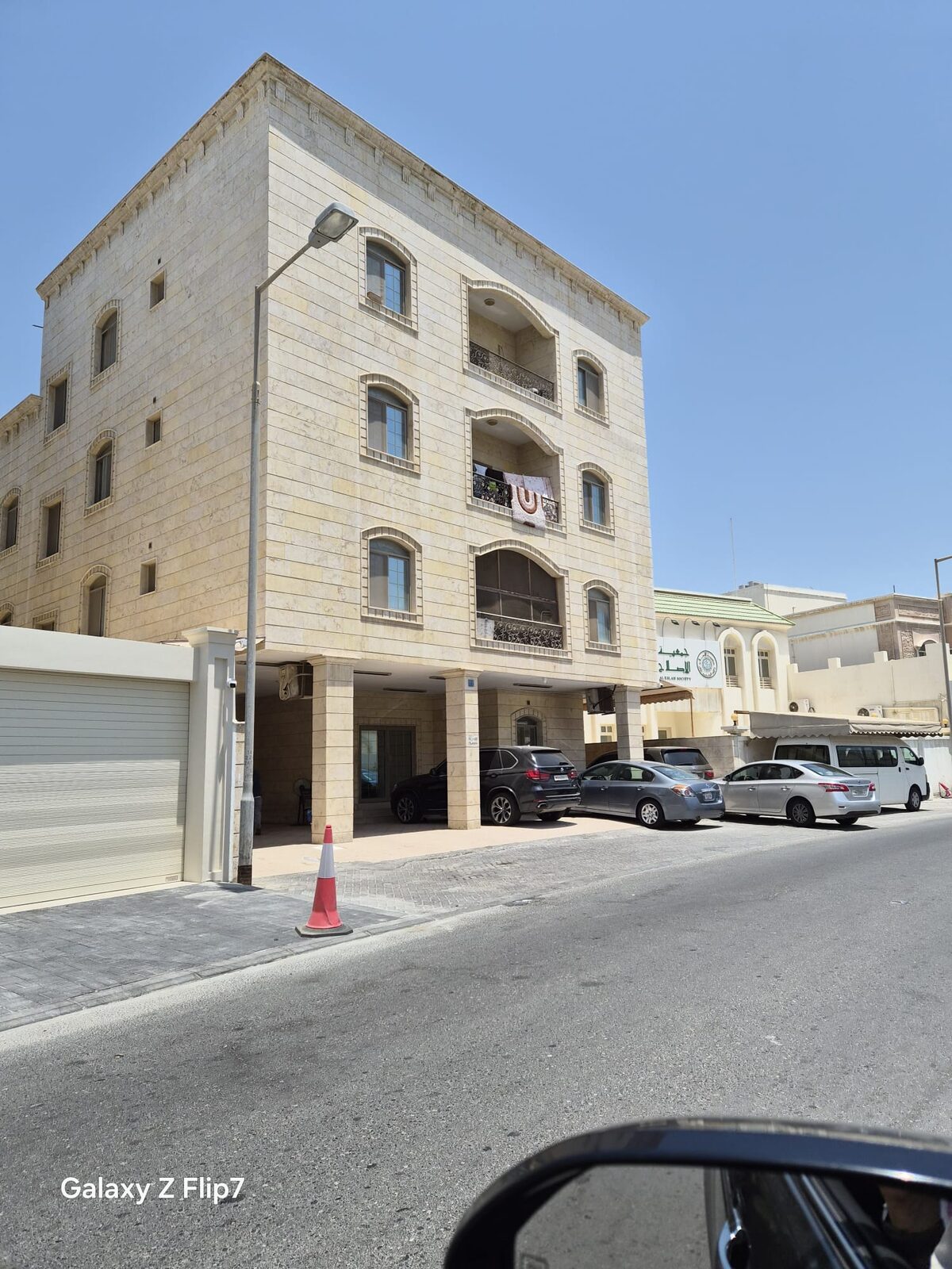 Busaiteen, Apartments, Flats, Houses & Villas, BHD 230/month,  3 BR,  130 Sq. Meter,  Flat For Rent In Busaiteen.Three Bedrooms,two Bathrooms,kitchen,balcony And Parking Area.