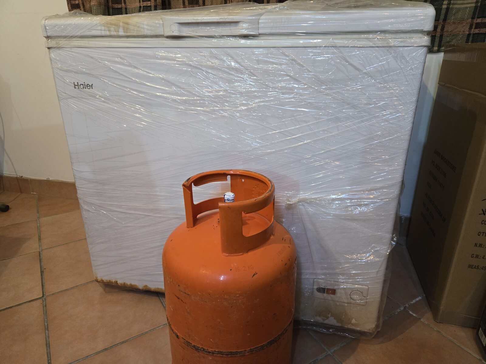 Al Malaz, Appliances, SAR 600,  Haier Chest Freezer / LPG With Gas Full
