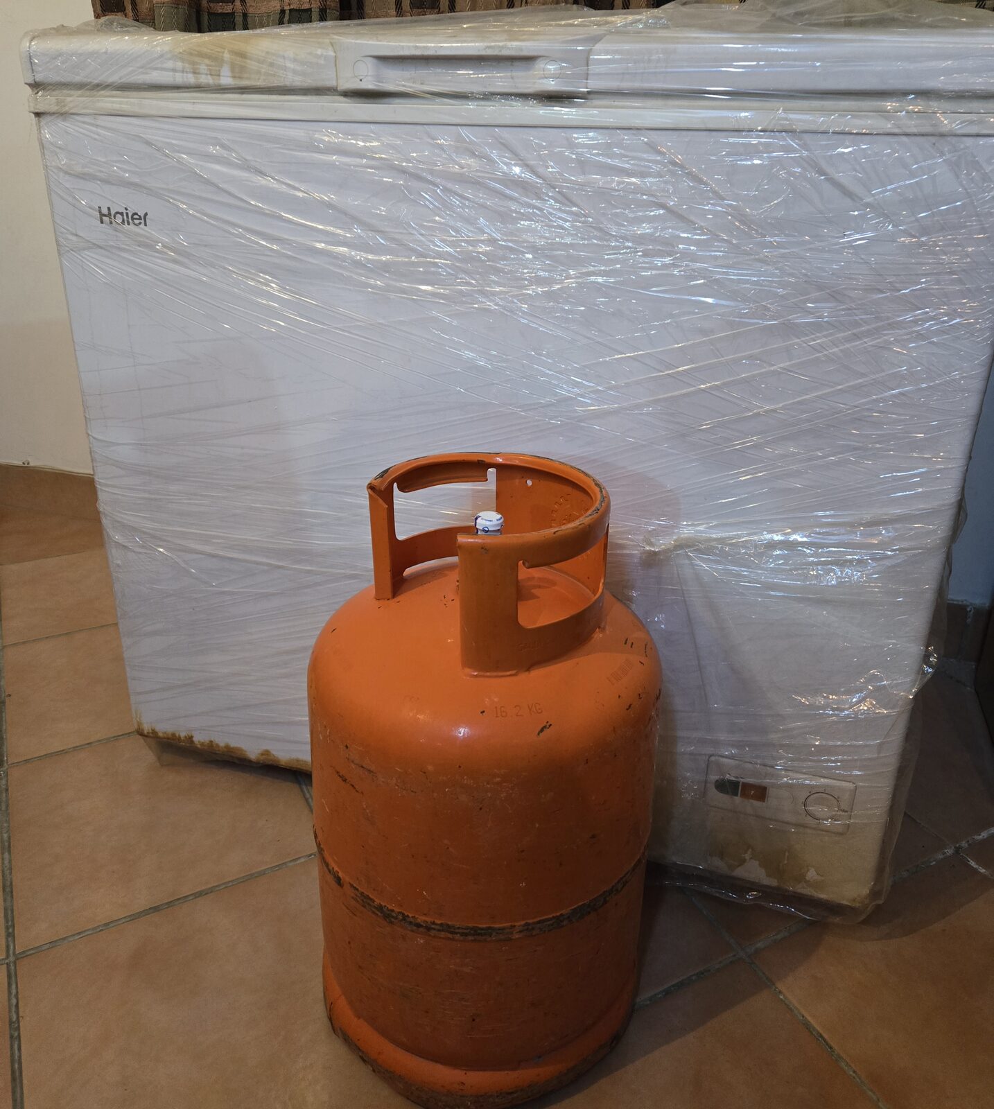 Al Malaz, Appliances, SAR 600,  Haier Chest Freezer / LPG With Gas Full