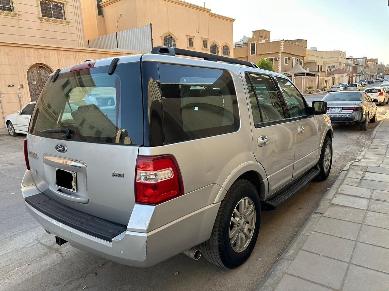 Riyadh, Vehicles, Cars & Trucks , SAR 19000,  Ford Expedition,  2011,  Automatic,  288 KM,