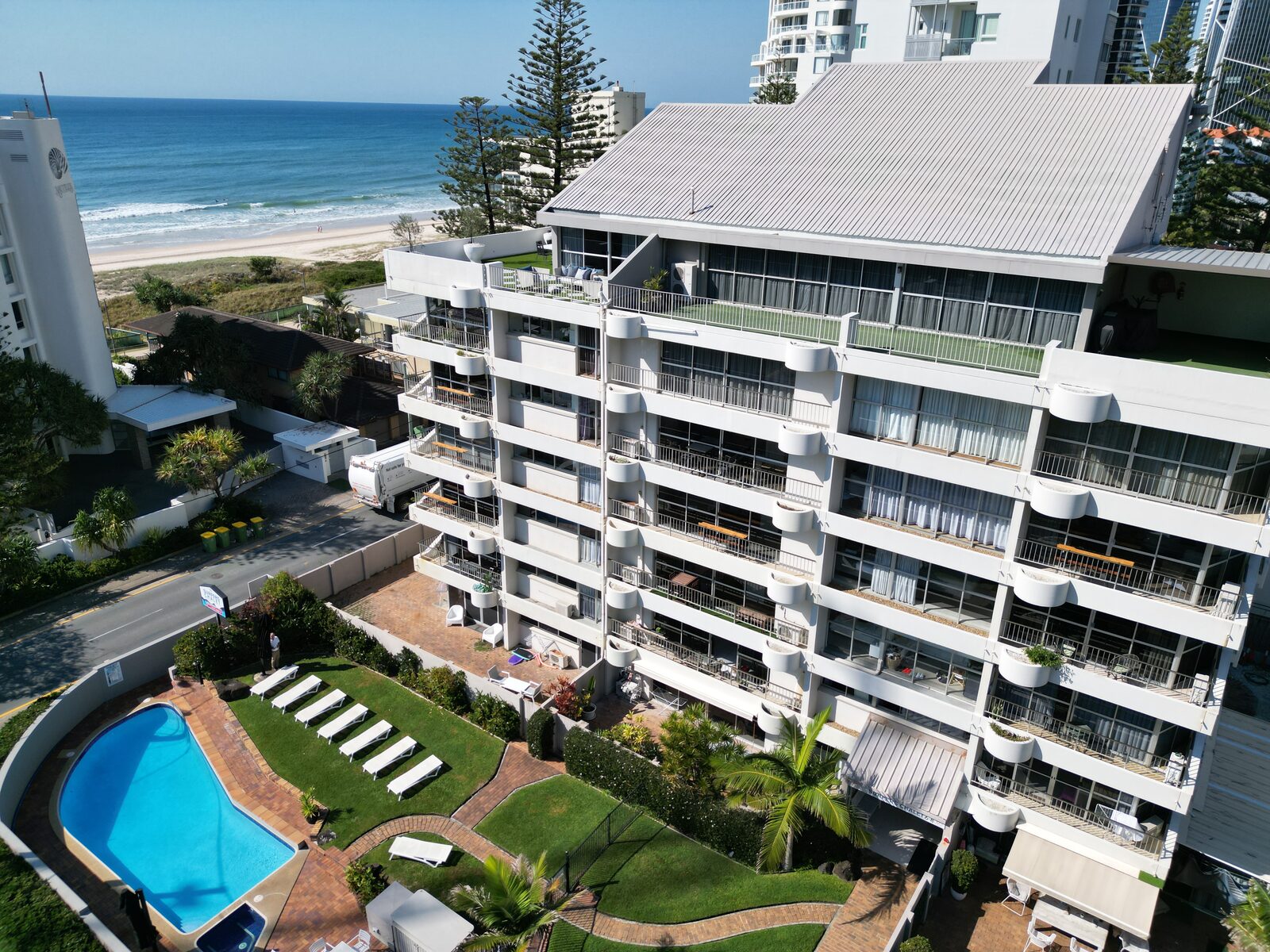 Sydney, Apartments, Flats, Houses & Villas, Surfers Paradise Holiday Apartments |  Surfers Chalet Holiday Apartments