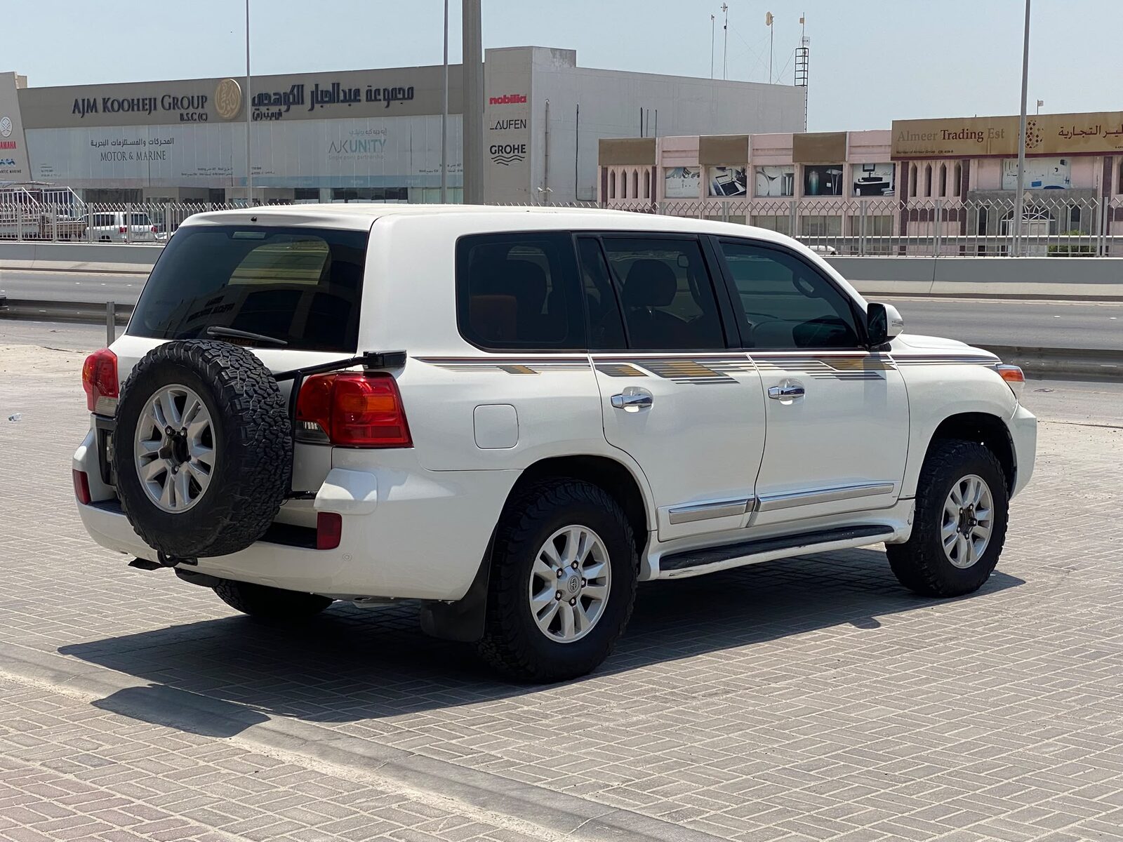 Manama, Vehicles, Cars & Trucks , BHD 5000,  Toyota Land Cruiser GXR,  2008,  Manual,  249100 KM,    (White)