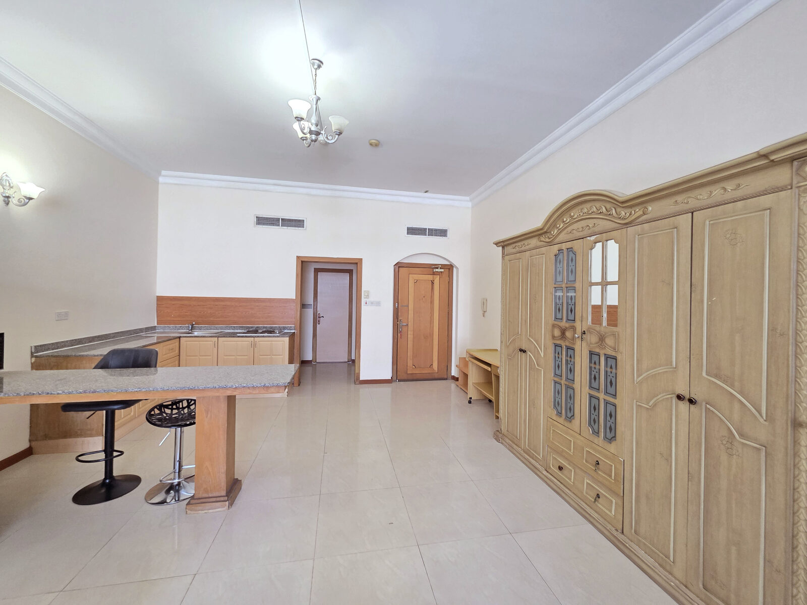 Juffair, Apartments, Flats, Houses & Villas, BHD 200/month,  Furnished,  Studio,  60 Sq. Meter,  Large Studio Flat | Free Internet & H/k | Family Bulding | With CPR Address | Near Ramez M