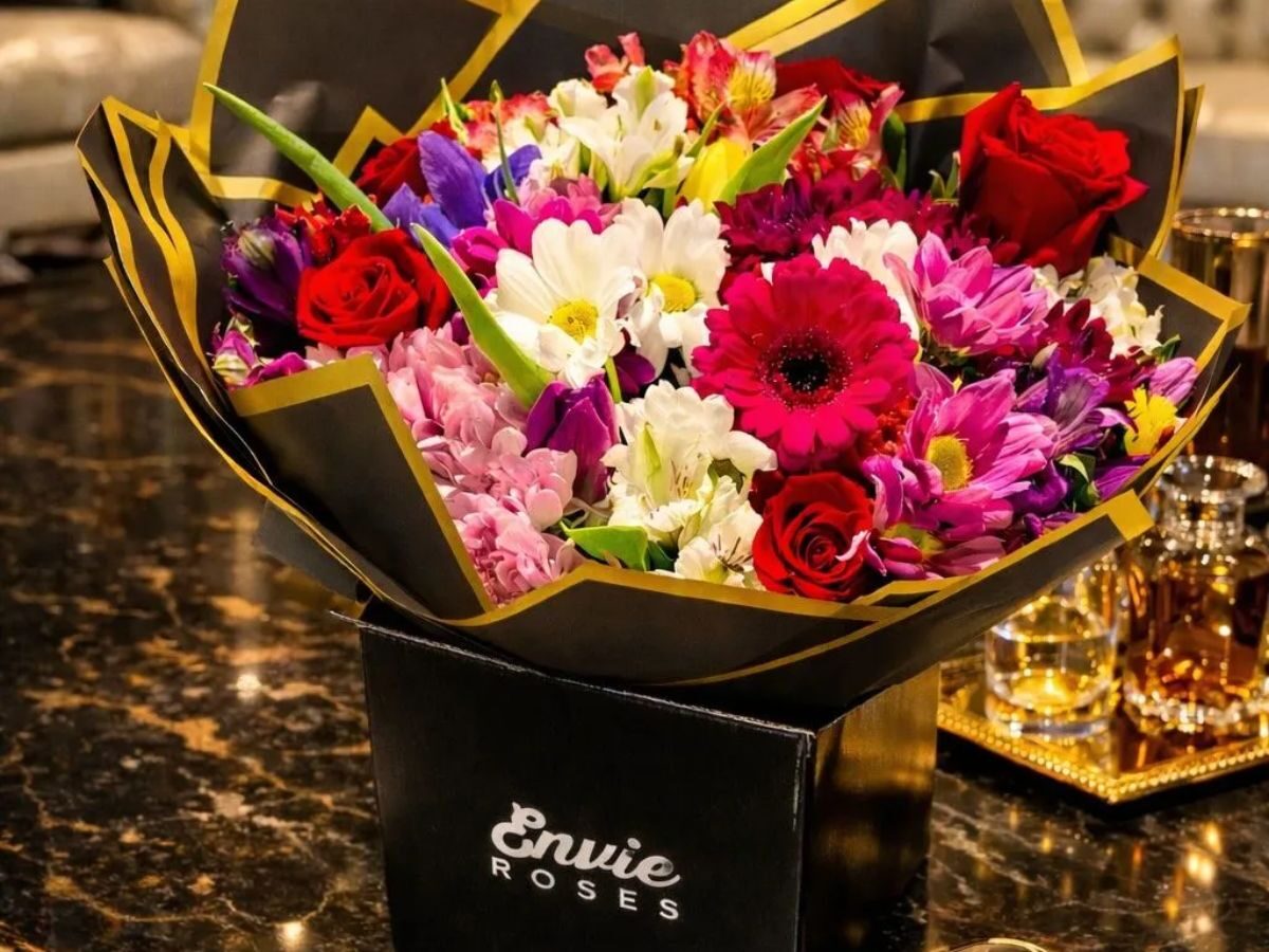 Birmingham, Business, 50th Wedding Anniversary Rose | Luxury Golden Roses UK Delivery