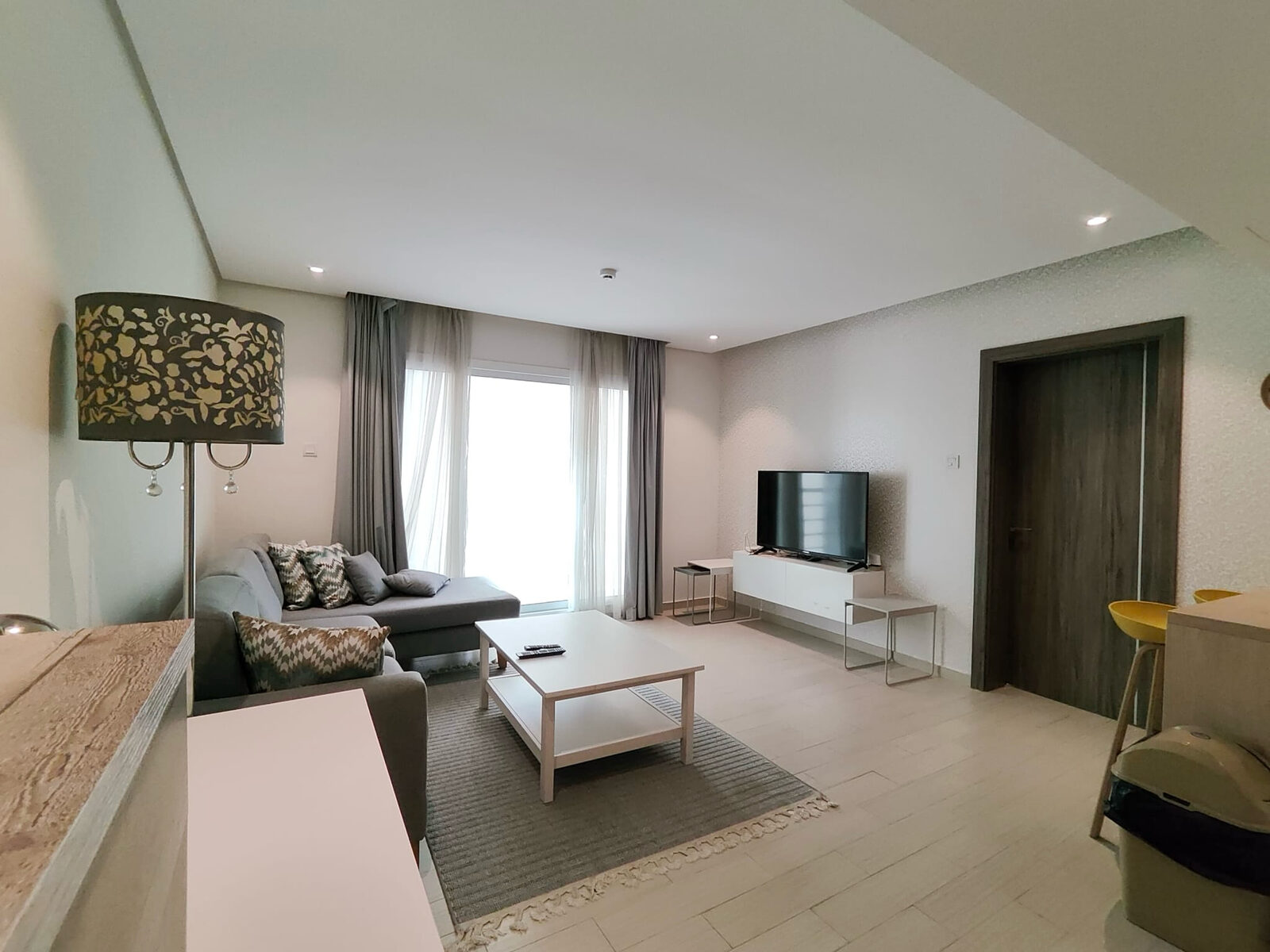 Busaiteen, Apartments, Flats, Houses & Villas, BHD 400/month,  1 BR,  🏡 Spacious Executive 1BR Suite For Rent In Busaiteen | Fully Furnished | Gym & Pool | Nea
