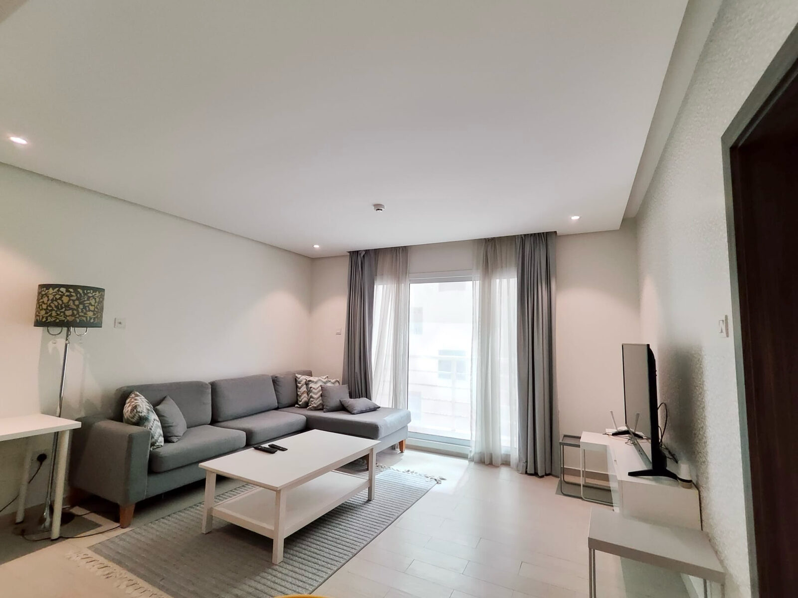 Busaiteen, Apartments, Flats, Houses & Villas, BHD 400/month,  1 BR,  🏡 Spacious Executive 1BR Suite For Rent In Busaiteen | Fully Furnished | Gym & Pool | Nea