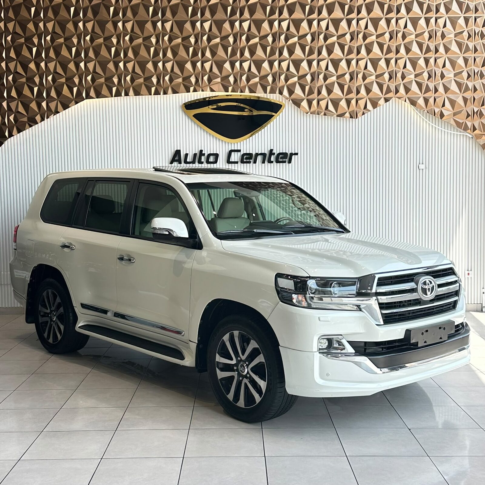 Riffa, Vehicles, Cars & Trucks , BHD 17900,  TOYOTA LAND CRUISER GXR GRAND TOURING V8 2019 WHITE,  2019,  Automatic,  167000 KM,