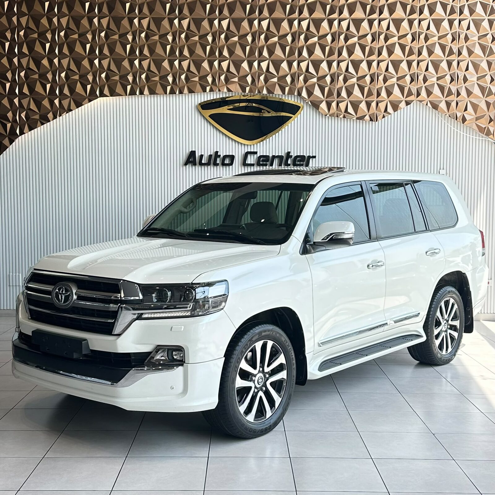 Riffa, Vehicles, Cars & Trucks , BHD 17900,  TOYOTA LAND CRUISER GXR GRAND TOURING V8 2019 WHITE,  2019,  Automatic,  167000 KM,