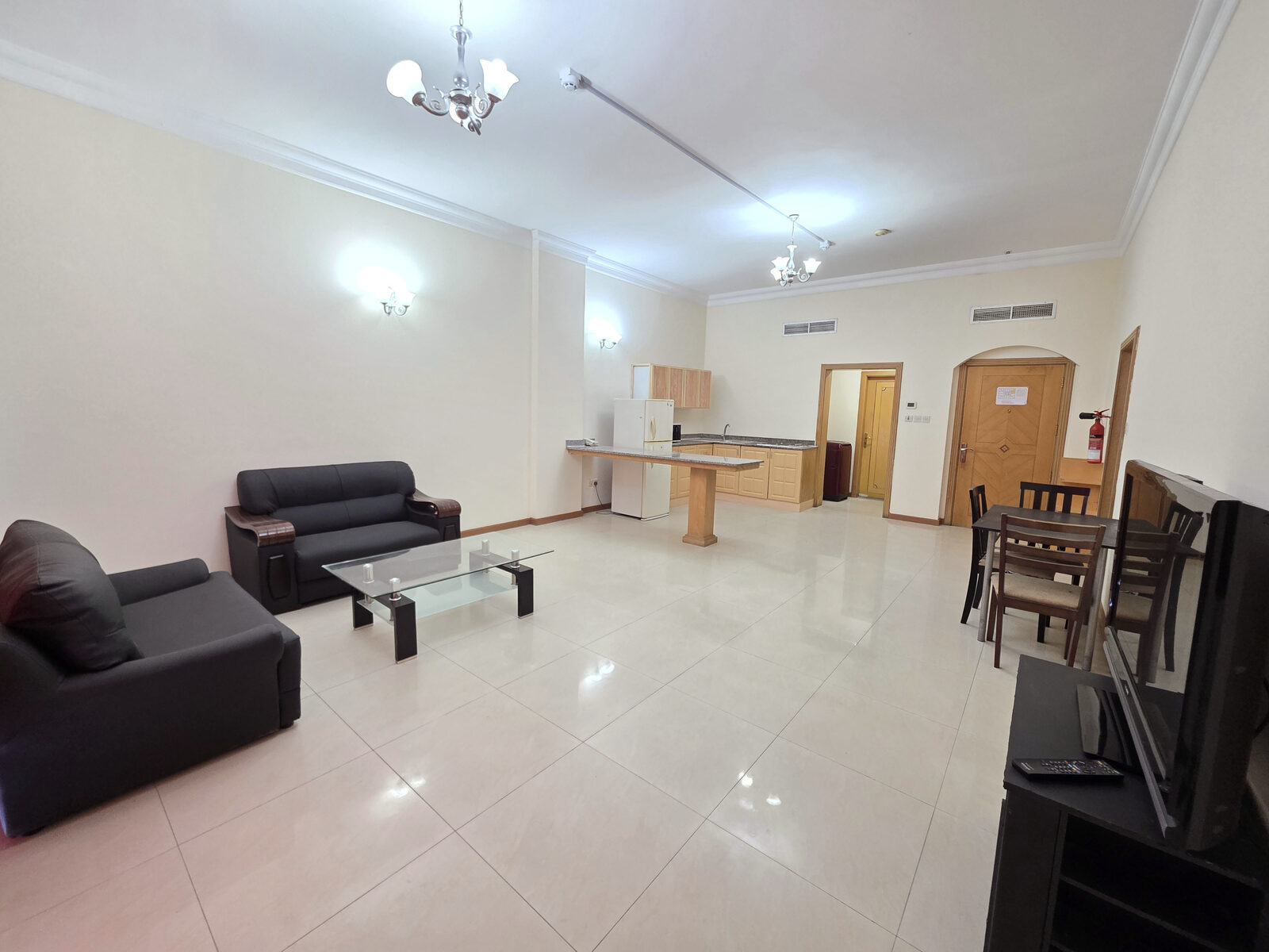 Juffair, Apartments, Flats, Houses & Villas, BHD 250/month,  Furnished,  1 BR,  Spacious 1 Bhk Flat | Free Internet & H/k | Family Bulding | Near Ramez Mall Juffair.