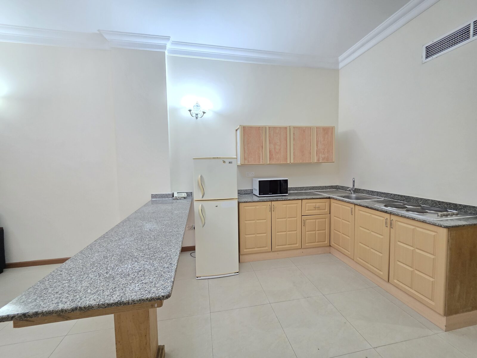 Juffair, Apartments, Flats, Houses & Villas, BHD 250/month,  Furnished,  1 BR,  Spacious 1 Bhk Flat | Free Internet & H/k | Family Bulding | Near Ramez Mall Juffair.