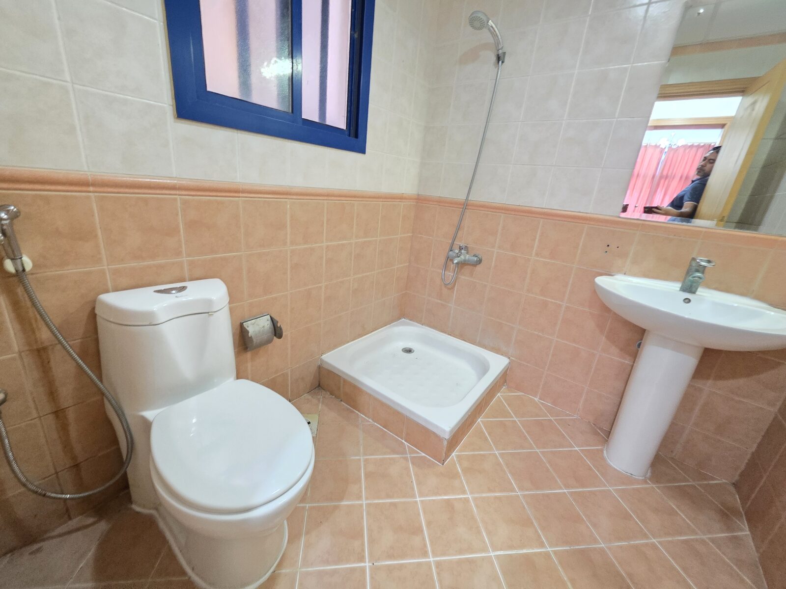 Juffair, Apartments, Flats, Houses & Villas, BHD 250/month,  Furnished,  1 BR,  Spacious 1 Bhk Flat | Free Internet & H/k | Family Bulding | Near Ramez Mall Juffair.