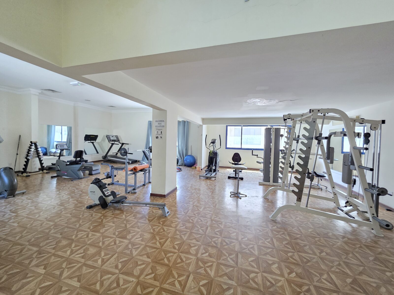 Juffair, Apartments, Flats, Houses & Villas, BHD 250/month,  Furnished,  1 BR,  Spacious 1 Bhk Flat | Free Internet & H/k | Family Bulding | Near Ramez Mall Juffair.