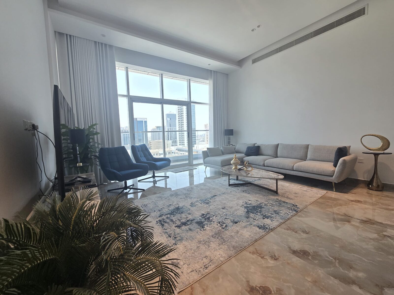 Manama, Apartments, Flats, Houses & Villas, BHD 750/month,  Furnished,  3 BR,  150 Sq. Meter,  Luxurious 2BHK With Maid Room And Facilities In Seef