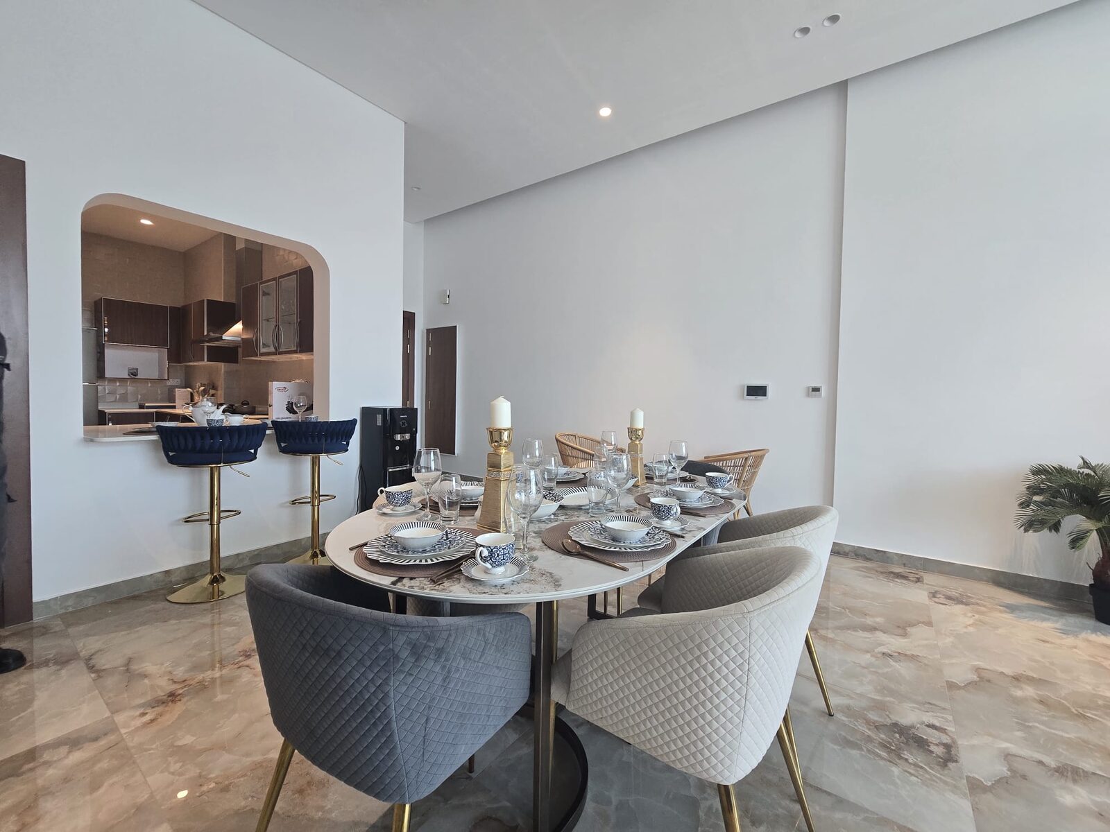 Manama, Apartments, Flats, Houses & Villas, BHD 750/month,  Furnished,  3 BR,  150 Sq. Meter,  Luxurious 2BHK With Maid Room And Facilities In Seef