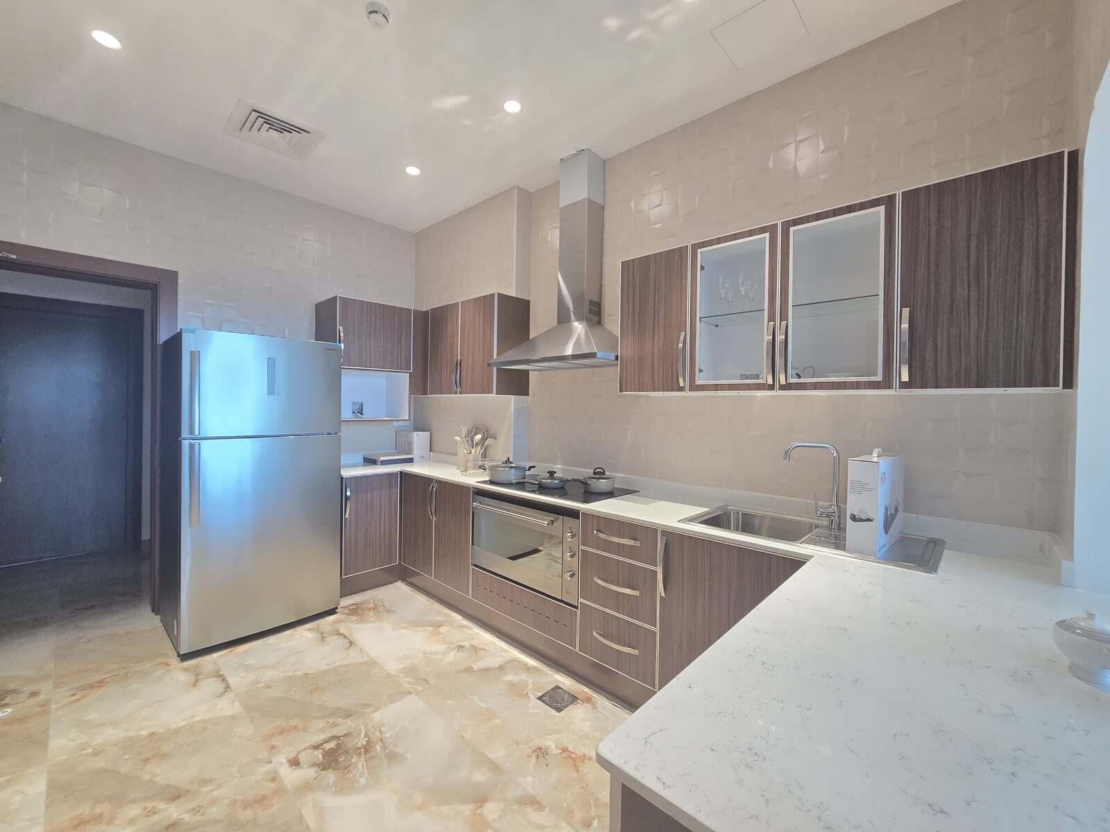 Manama, Apartments, Flats, Houses & Villas, BHD 750/month,  Furnished,  3 BR,  150 Sq. Meter,  Luxurious 2BHK With Maid Room And Facilities In Seef