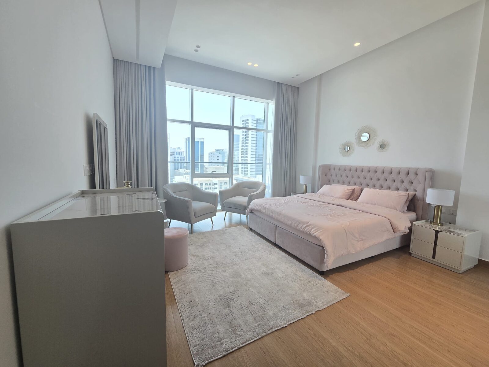 Manama, Apartments, Flats, Houses & Villas, BHD 750/month,  Furnished,  3 BR,  150 Sq. Meter,  Luxurious 2BHK With Maid Room And Facilities In Seef
