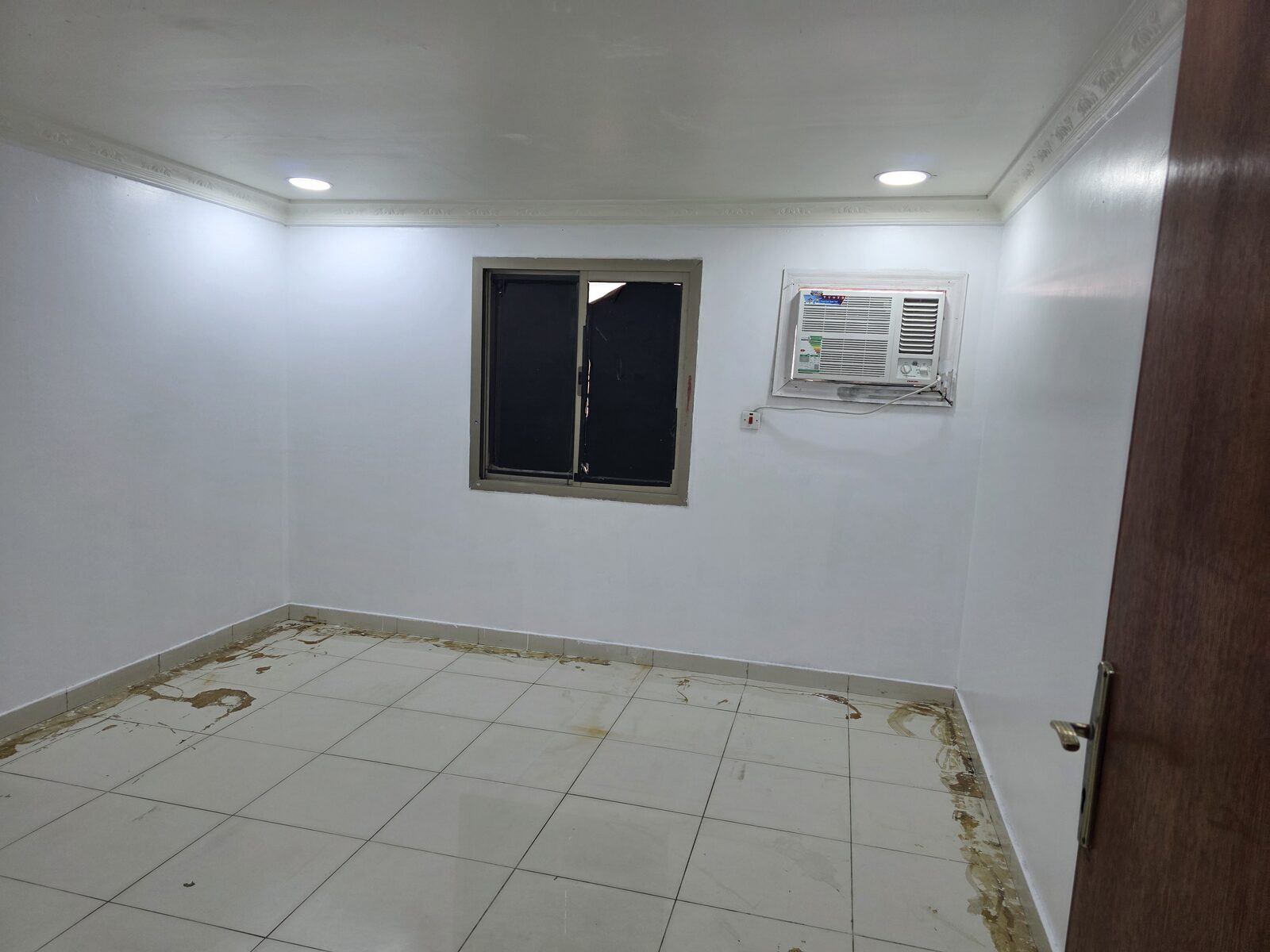 Dammam, Apartments, Flats, Houses & Villas, SAR 1400/month,  2 BR,  2 Room Flat Is Available For Rent (for Singles Not For Family)