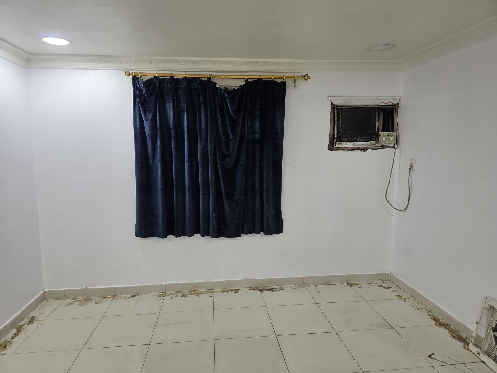 Dammam, Apartments, Flats, Houses & Villas, SAR 1400/month,  2 BR,  2 Room Flat Is Available For Rent (for Singles Not For Family)