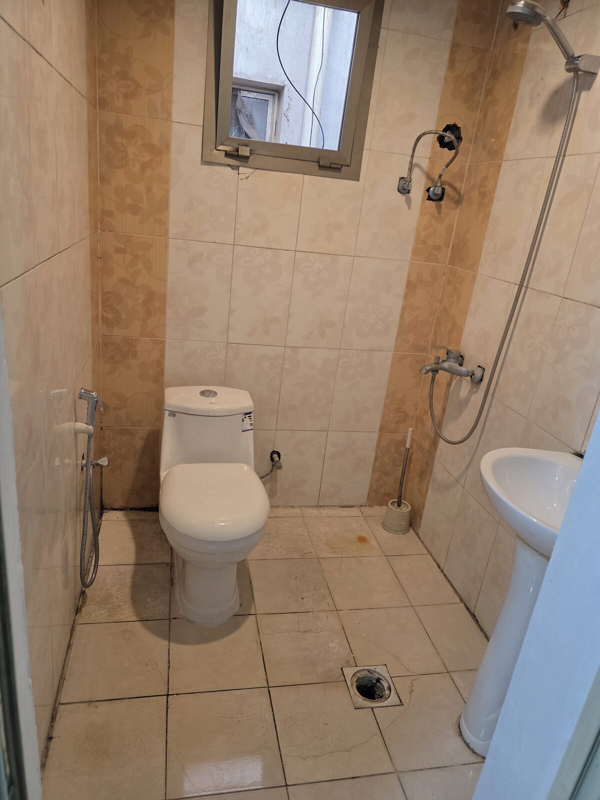 Dammam, Apartments, Flats, Houses & Villas, SAR 1400/month,  2 BR,  2 Room Flat Is Available For Rent (for Singles Not For Family)