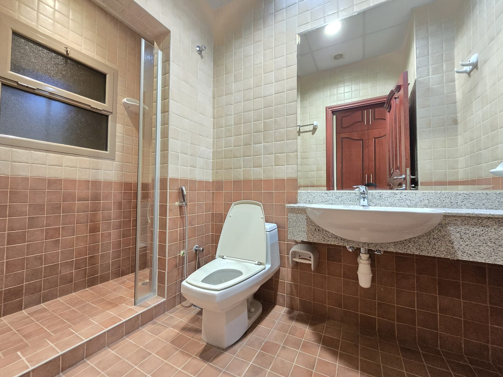 Manama, Apartments, Flats, Houses & Villas, BHD 400/month,  Furnished,  2 BR,  150 Sq. Meter,  Spacious And Furnished 2BHK Apartment In Manama
