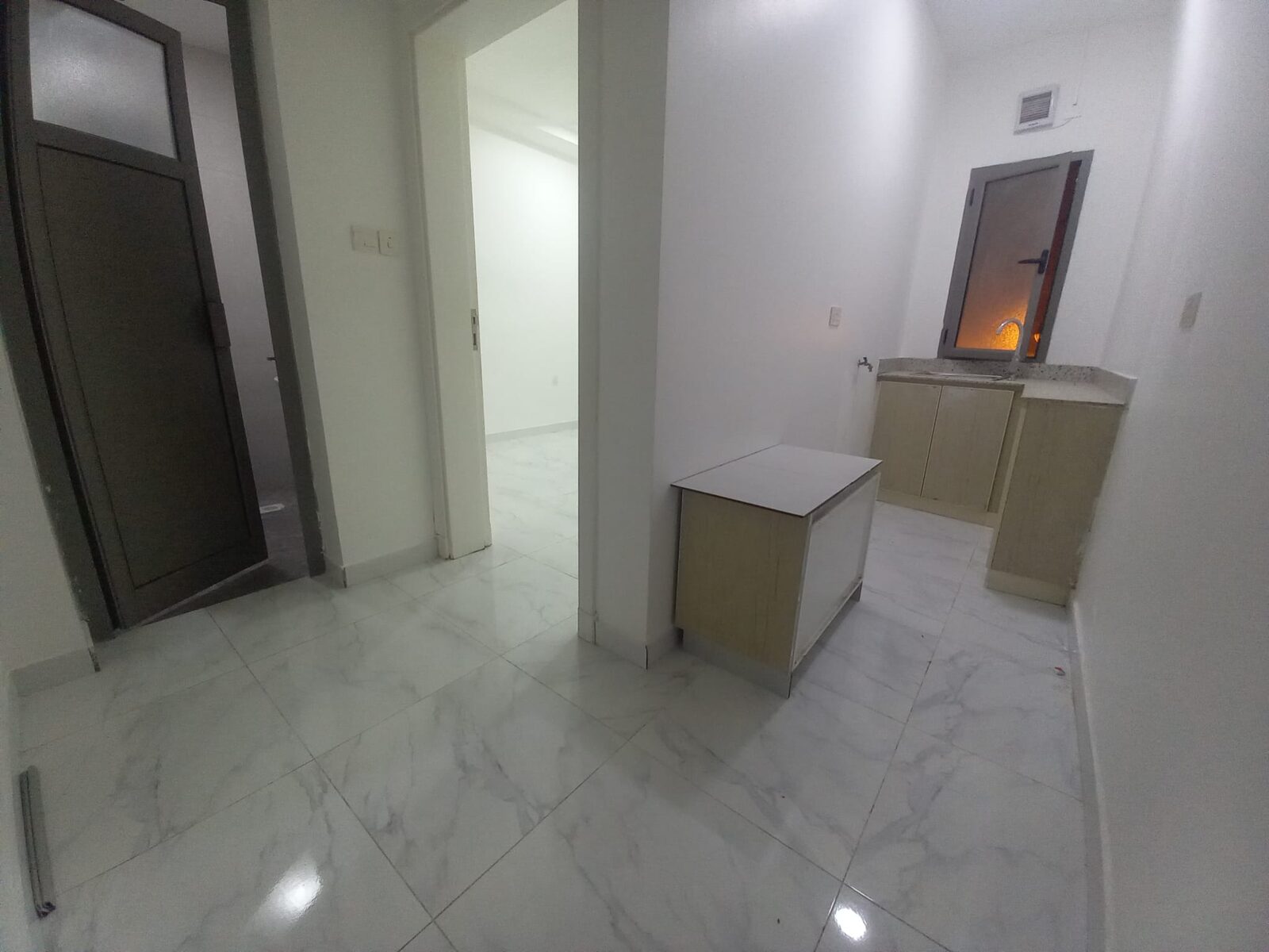 Manama, Apartments, Flats, Houses & Villas, BHD 140/month,  Studio,  # STUDIO FLAT WITH A/C,EWA UNLIMITED FOR RNT IN MANAMA GATE -140/BD#