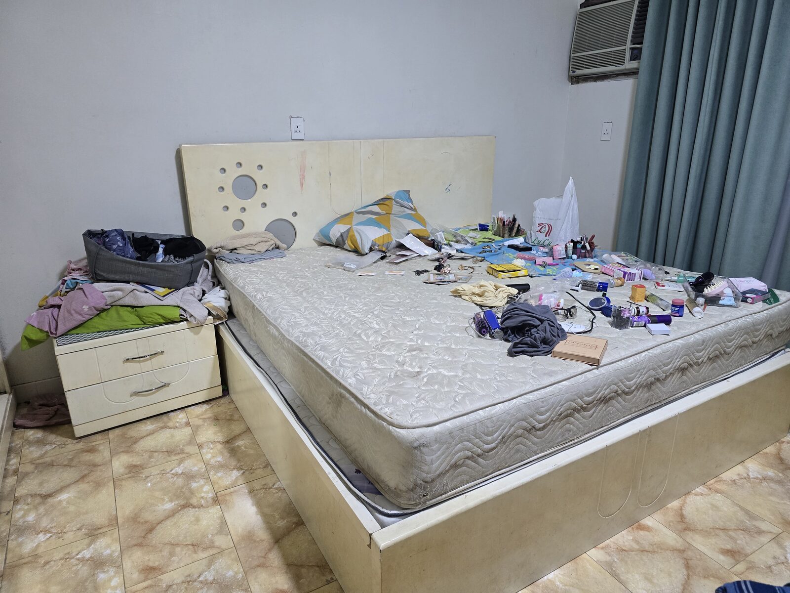 Jubail, Household Items, SAR 1000,  Bedroom Set (Bed, Mattress, Dressing Table, Cupboard, Side Table)