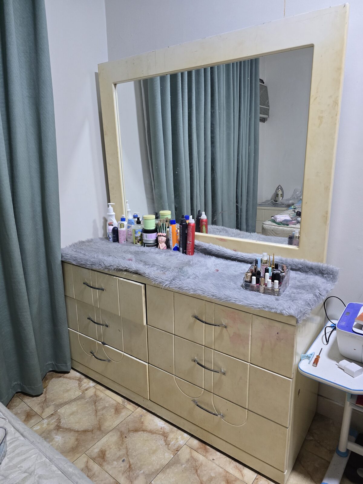 Jubail, Household Items, SAR 1000,  Bedroom Set (Bed, Mattress, Dressing Table, Cupboard, Side Table)