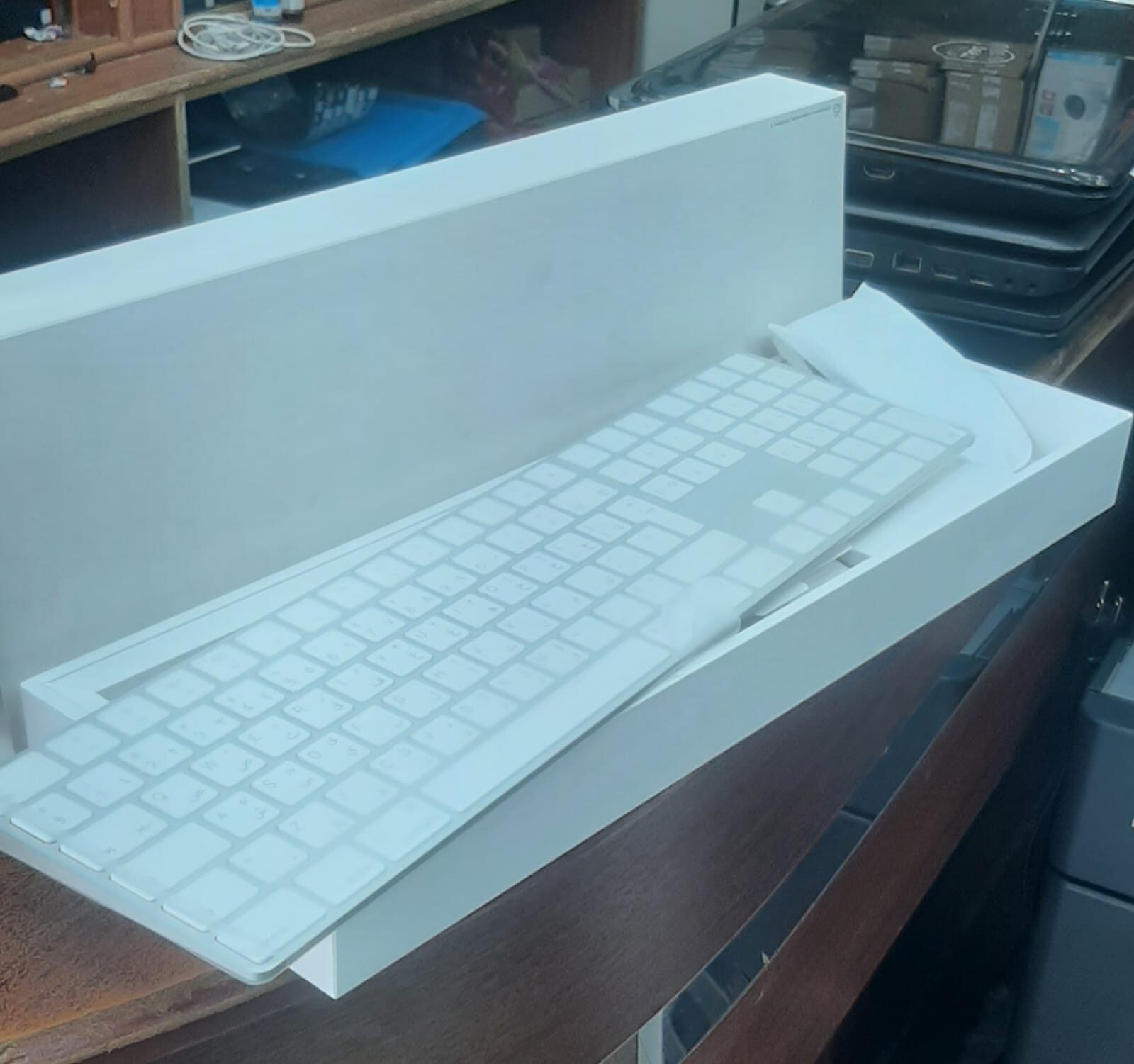 Jeddah, Computers, SAR 550,  Magic Keyboard And Mouse Wireless For Apple With Box