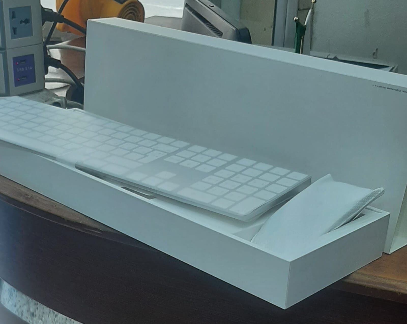 Jeddah, Computers, SAR 550,  Magic Keyboard And Mouse Wireless For Apple With Box