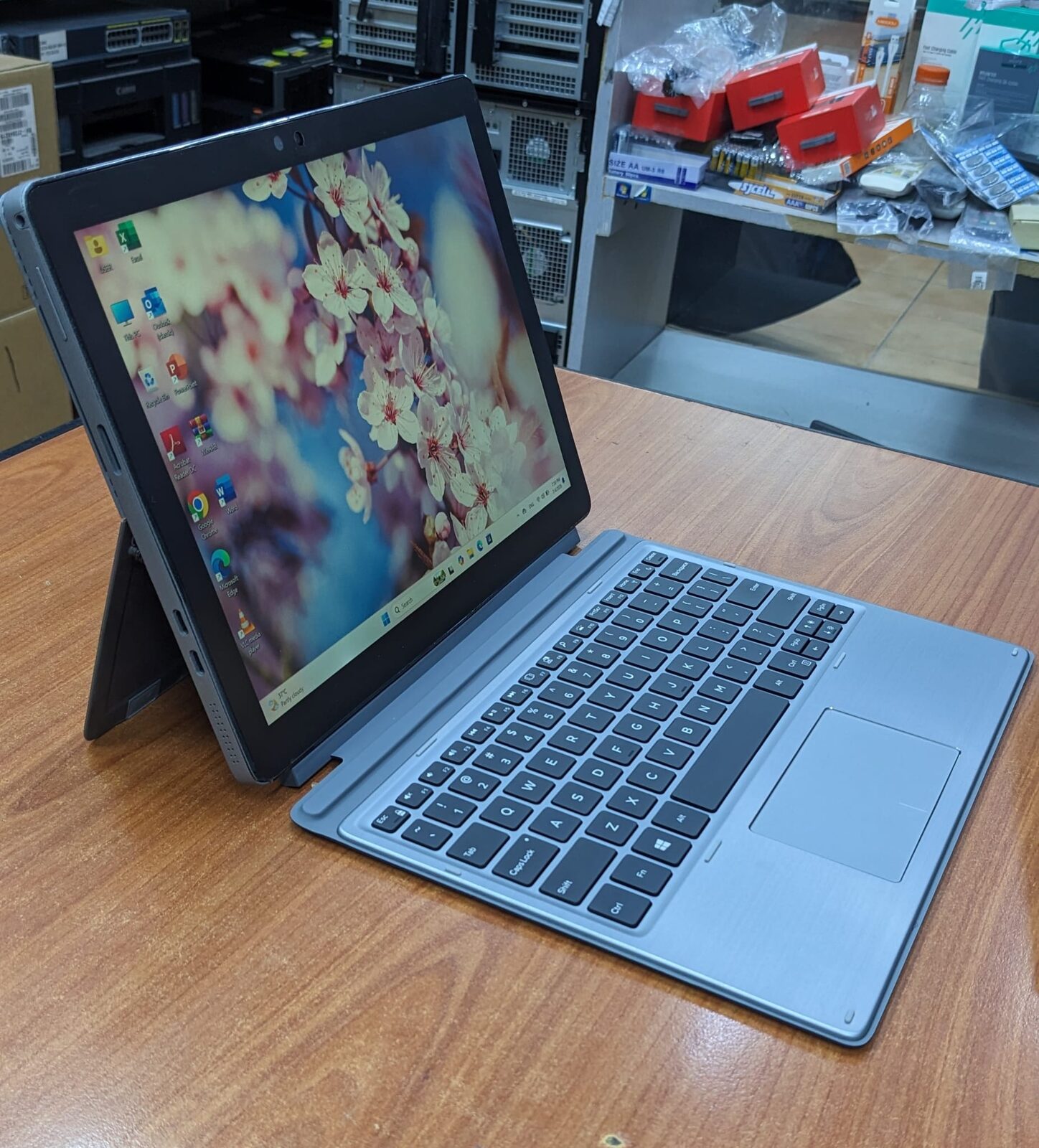 Manama, Tablet Computers, BHD 143,  DELL Core I5 10th Gen 2in1 Detachable Touch Laptop+Tablet 16GB Ram SSD 35x Fast FREE Gifts
