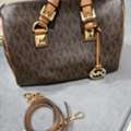 SAR 1000,  Selling Pre-loved Bags