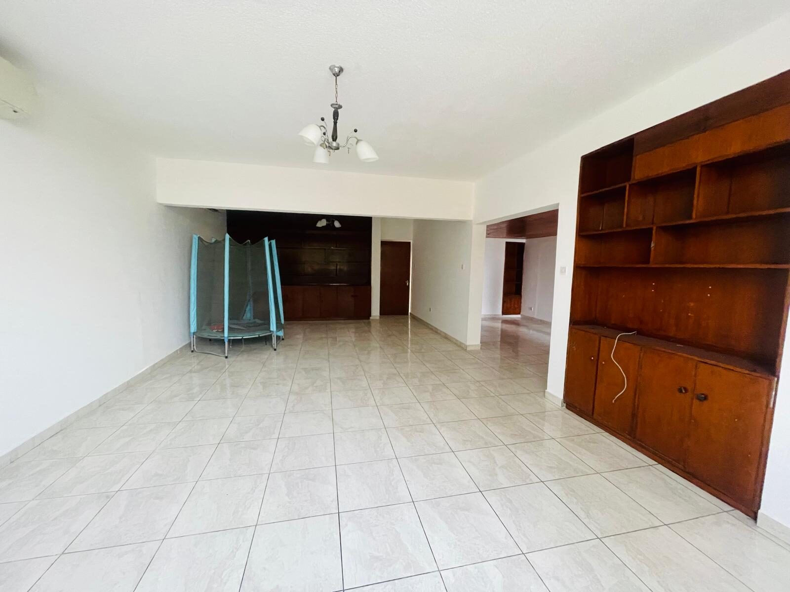 Saar, Apartments, Flats, Houses & Villas, BHD 550/month,  5 BR,  200 Sq. Meter,  Spacious 5 Bed Compound Villa - Pool